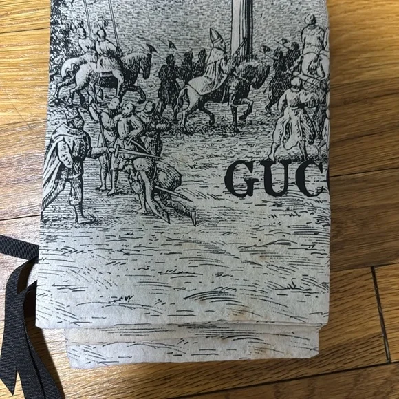 Set of two Gucci caste soldiers dust bags - Picture 10 of 10